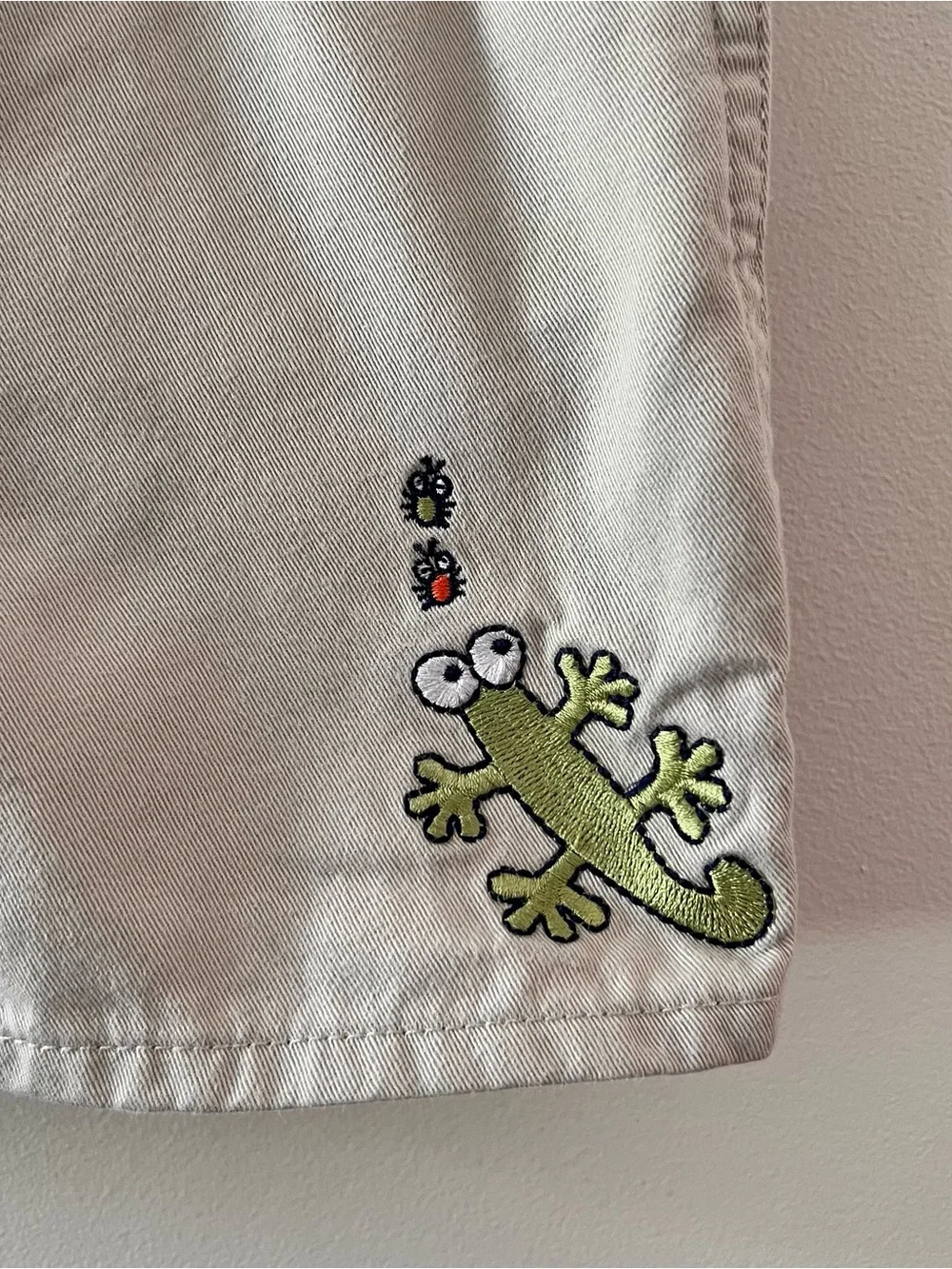 Baby OshKosh B'gosh Beige Shortall Overalls Embroiderd lizard bugs 6-9mos EUC